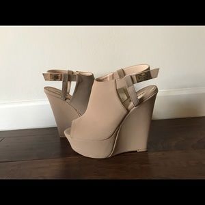 Nude suede open toe wedges with gold clasp